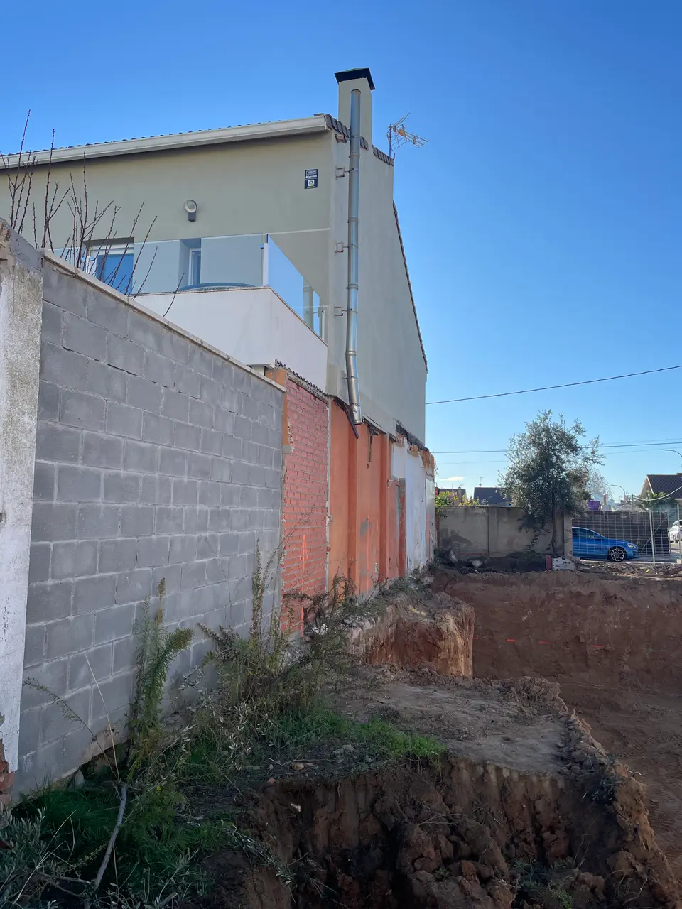Solar al comienzo de la obra