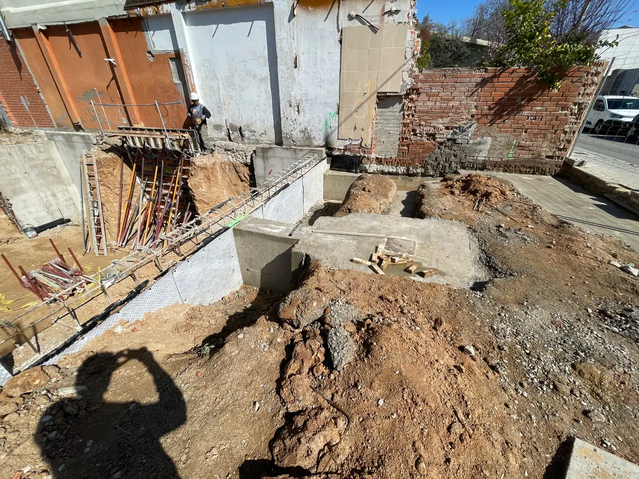 Vivienda unifamiliar con sótano: zapatas y muros